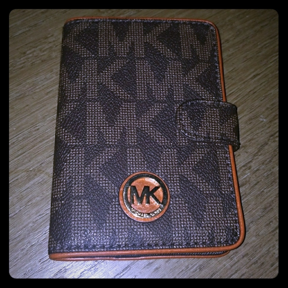 Passport holder/wallet